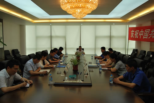 上海滬工閥門廠召開“慶祝中國共產(chǎn)黨建立90周年座談會(huì)”(圖)