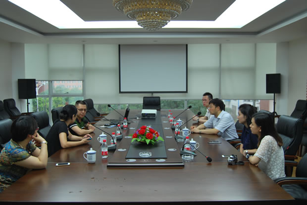 嘉定區社工委副書記趙俊明來我公司進行高溫慰問