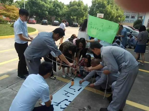 �Ϻ������y�T�S���ľ������P�ഺ���|(zh��)��չ��ӣ��D6��