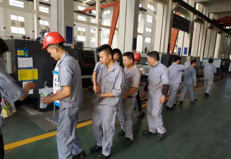 華亭鎮(zhèn)總工會前來上海滬工閥門廠慰問一線職工(圖3)