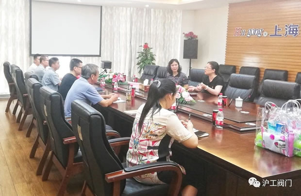 華亭鎮(zhèn)黨委副書記顧穎健、工會主席何柯文走訪慰問我司(圖3)