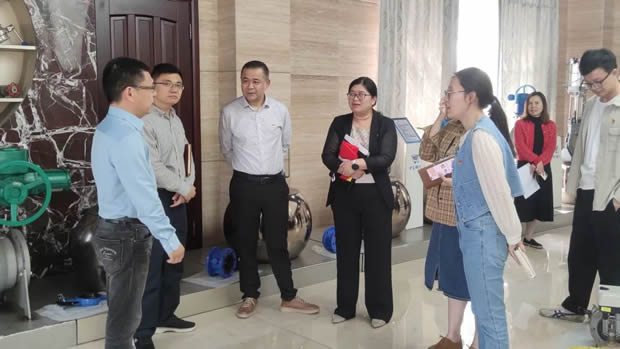 嘉定區(qū)稅務(wù)局企業(yè)所得稅科、第六、第十二稅務(wù)所、滬工閥門黨支部開展聯(lián)學(xué)交流活動(dòng)(圖2)